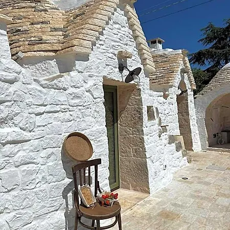 Trulli E Frasche Bed and Breakfast 4*