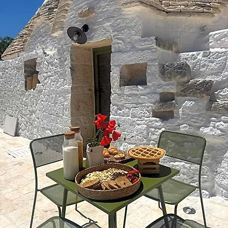 Trulli E Frasche Bed and Breakfast 4*
