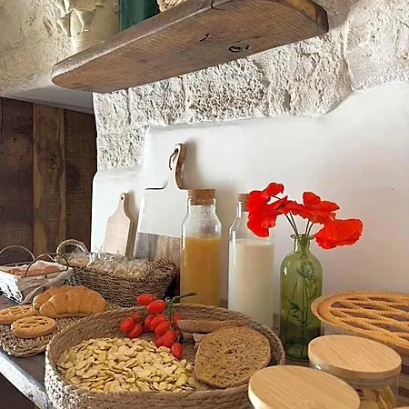 Trulli E Frasche Bed and Breakfast